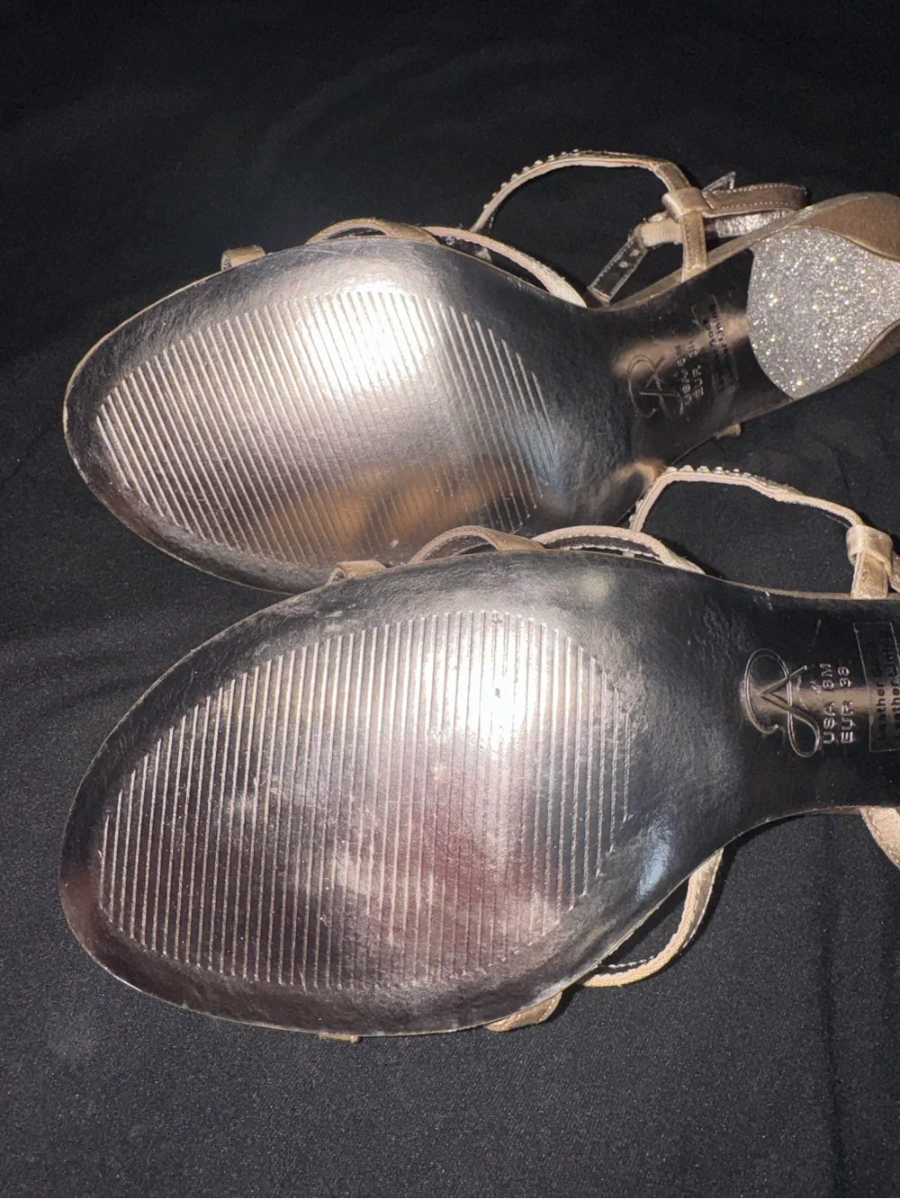 Adrianna Papell Gold Rhinestone T-Strap Sandals Leather Size 8M